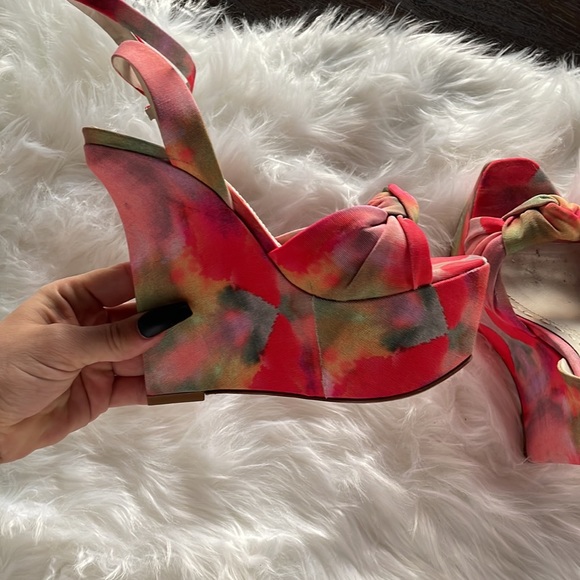 Alice and Olivia Wedges - Picture 9 of 11